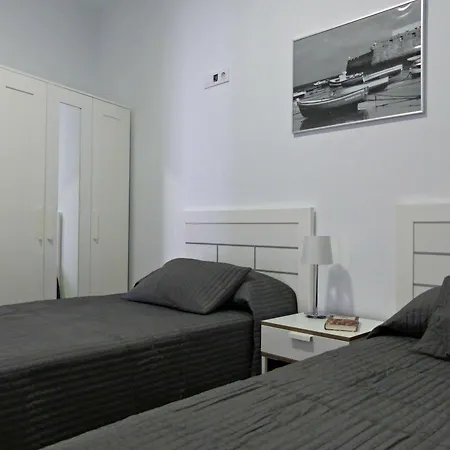 Too Many Aparts * Кадіс